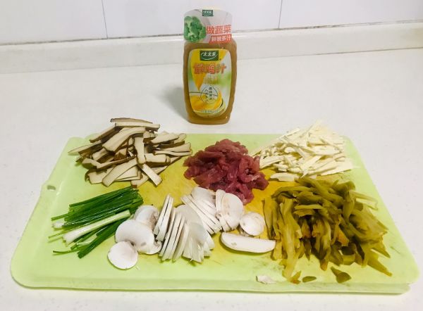 蘑菇冬笋榨菜肉丝炒豆干
