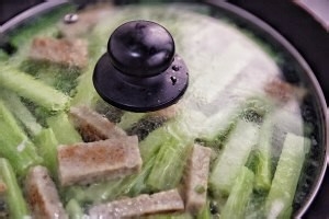 XO酱青笋炒猪肉的做法