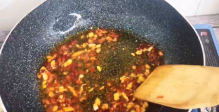 如何做香辣鸡爪。