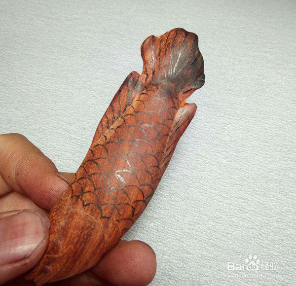 雕刻金龙鱼的木雕手工教程