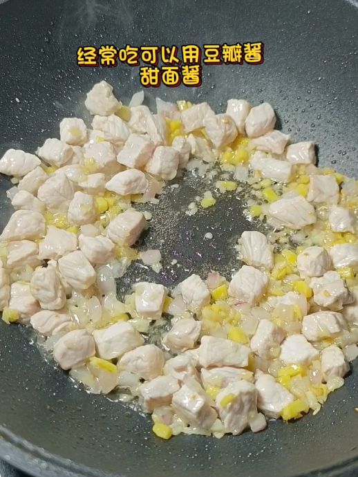 周末轻松早餐炸酱面