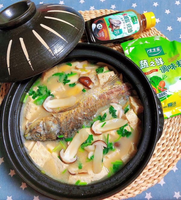 松茸豆腐鲫鱼汤