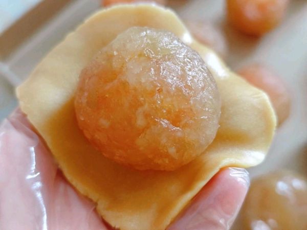 拉丝冰翅蛋黄月饼