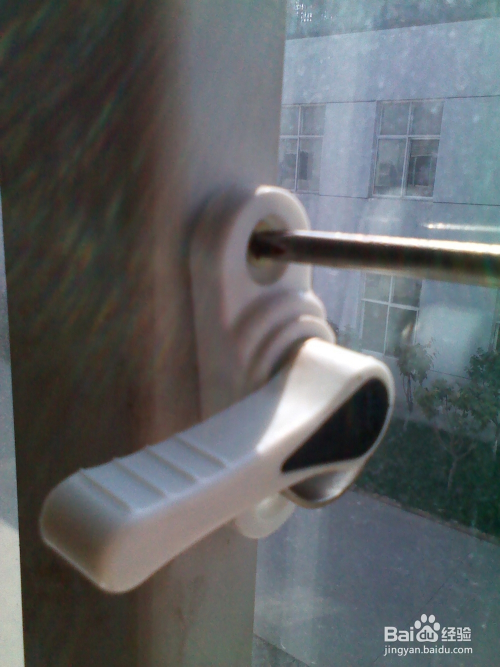 窗户上的锁叫什么/坏了怎么修?