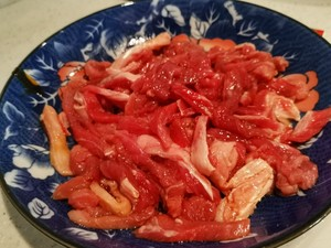 洋葱辣椒炒牛肉做法的简介