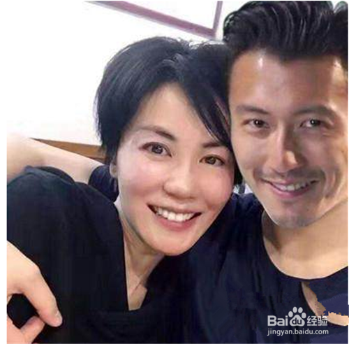 张柏芝教孩子打排球,据说谢母证实已与儿复合!