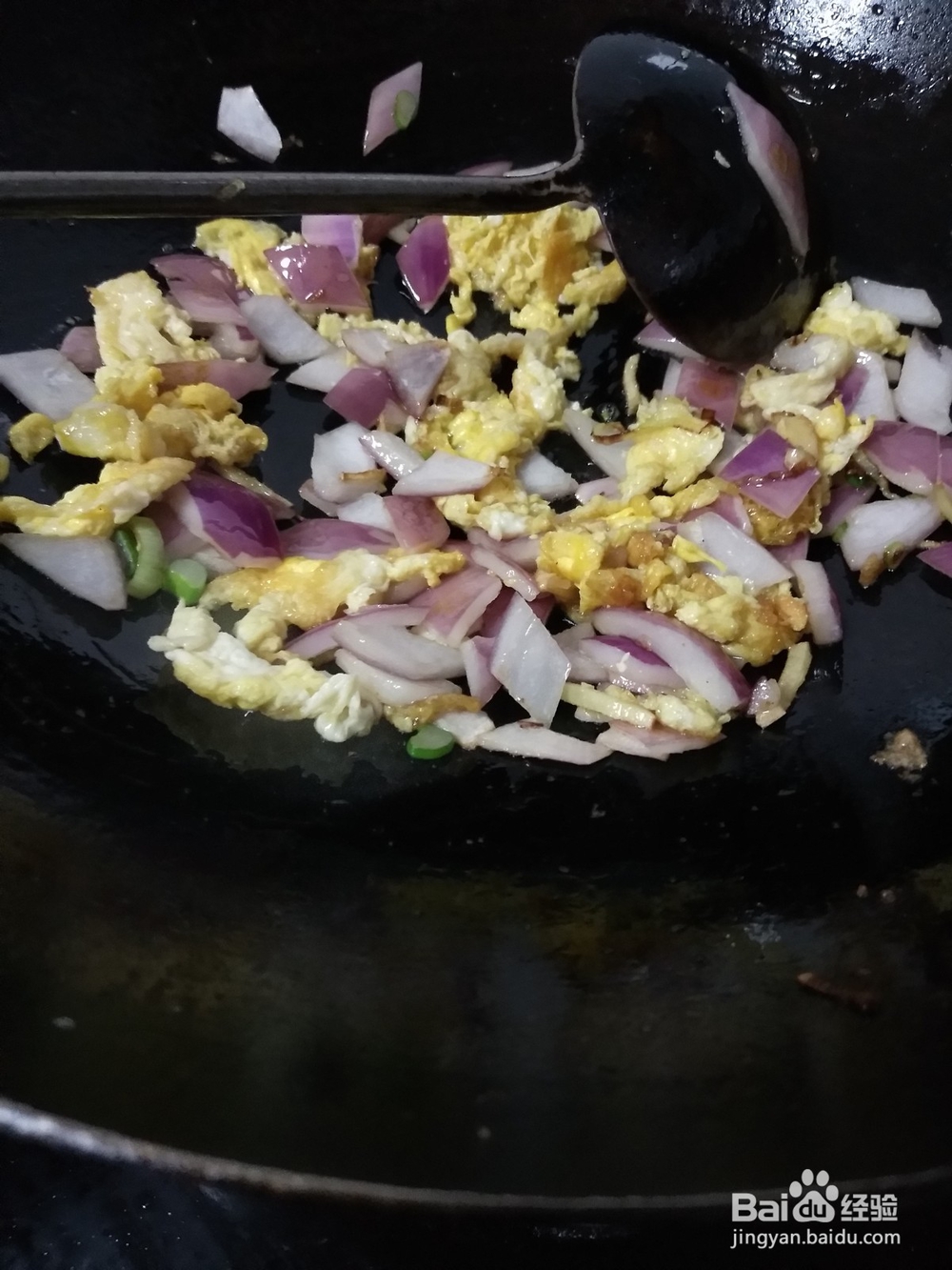 怎样做葱头丁炒鸡蛋？