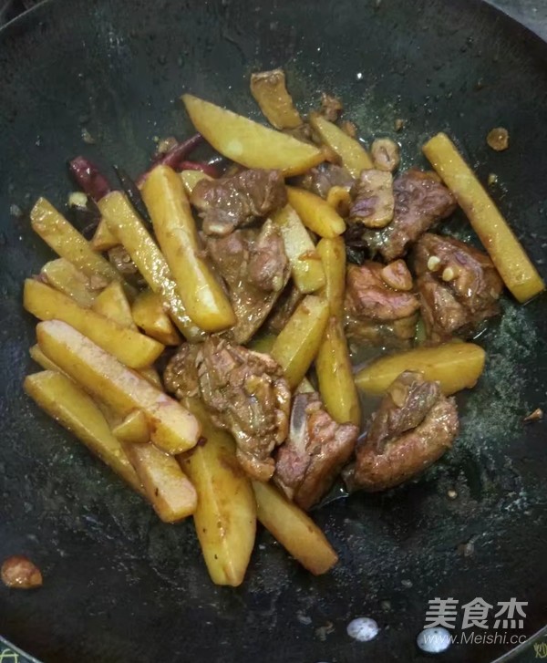 排骨烧土豆的做法