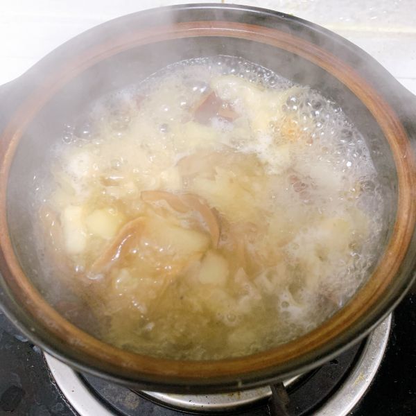 银耳雪梨红枣羹