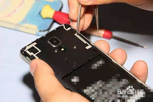 手机掉进水里了怎么办，喇叭进水了怎么办？