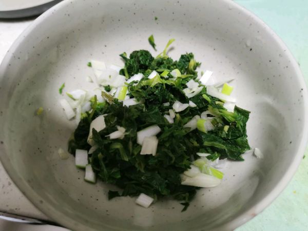 芹菜叶子鸡蛋饼