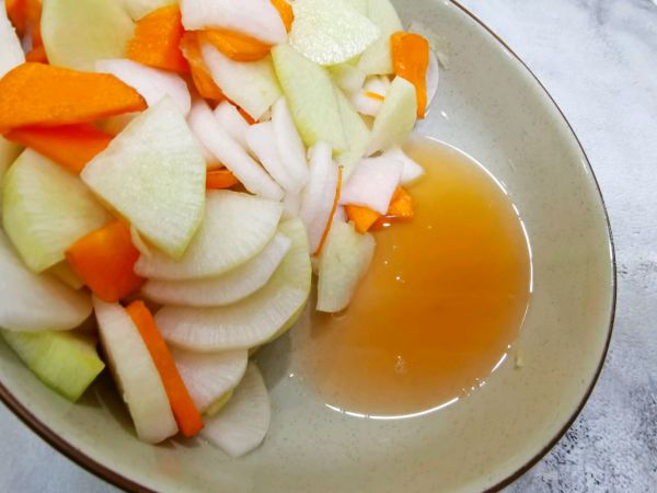 自制酸辣爽口萝卜