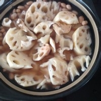 养生菜：花生莲藕煲