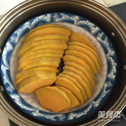 蒸南瓜的做法(电饭锅蒸南瓜的做法)