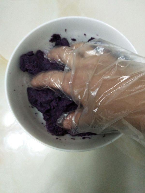 清甜奶香水晶月饼