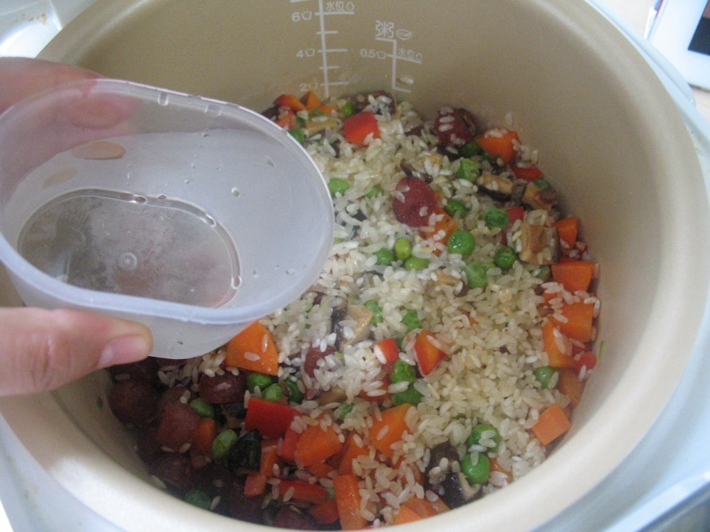 香菇腊味煲仔饭怎么做，我教你啊