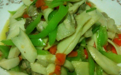 虎皮椒炒鸡腿菇