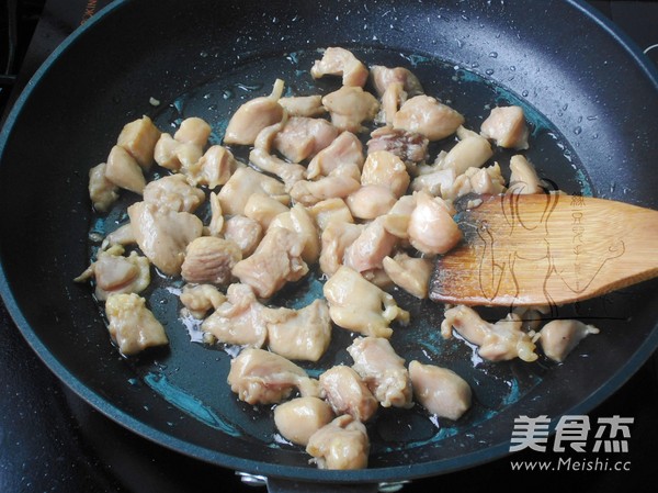 沙茶蚕豆炒鸡丁