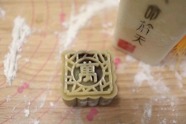 莲蓉咸蛋黄月饼