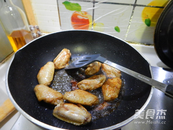 红绕鸡翅的做法