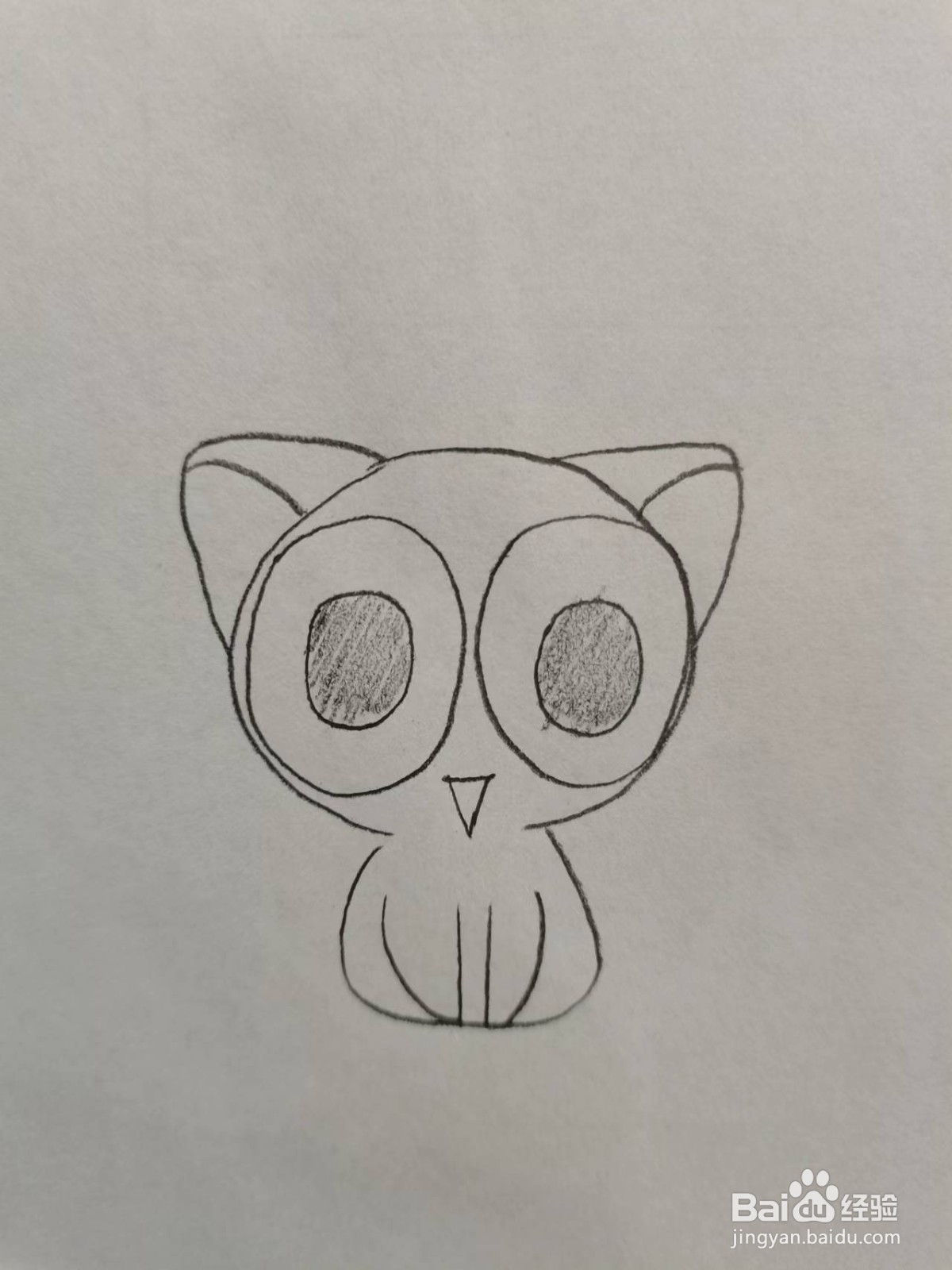 铅笔画大眼睛的猫咪