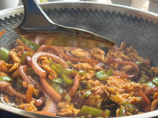 青椒洋葱炒鸡蛋