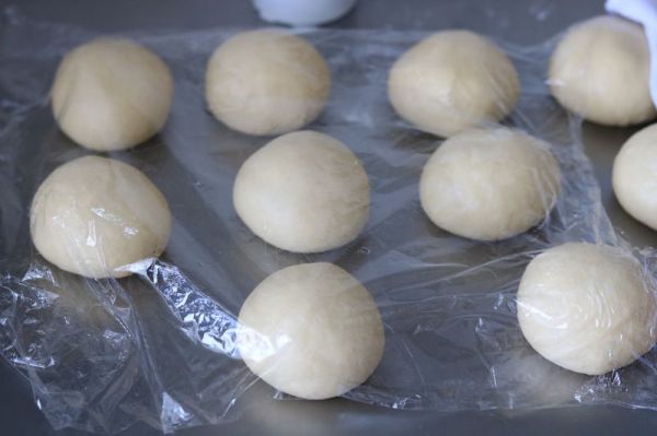 火腿沙拉早餐面包