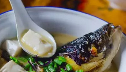 不一样的麻 辣 鱼 头 锅