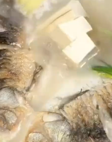 如何炖汤汁奶白的鲫鱼汤呢