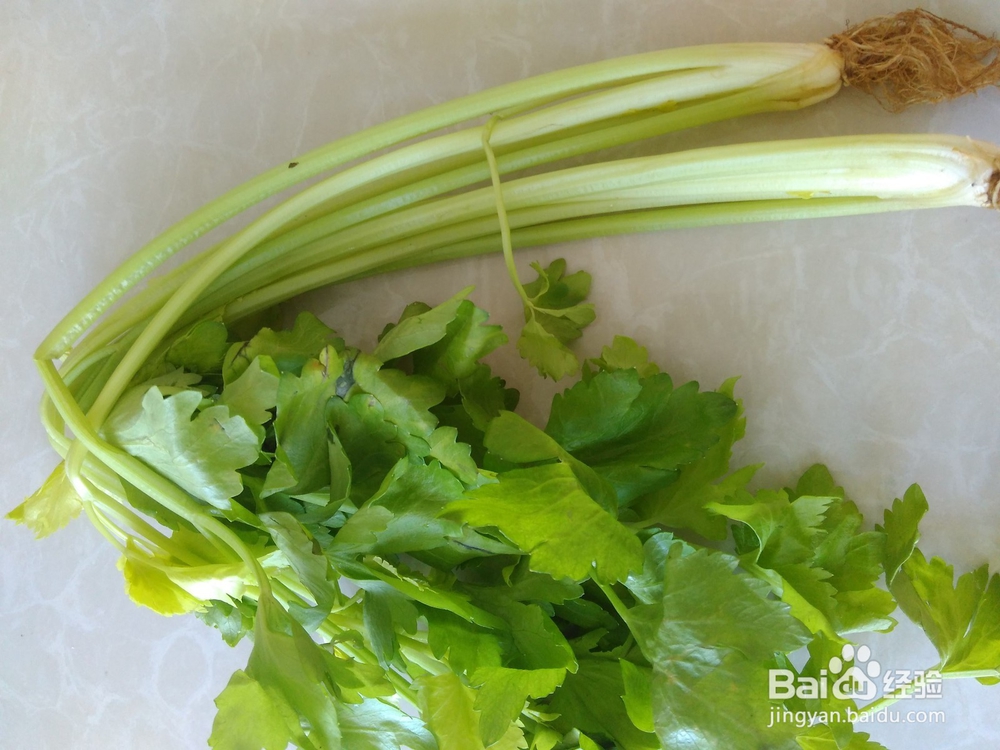 香芹肉末鸡蛋饼