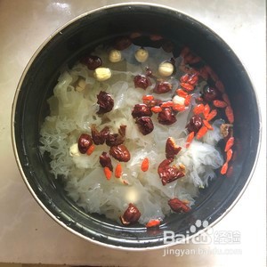 【夏食】银耳红枣莲子汤