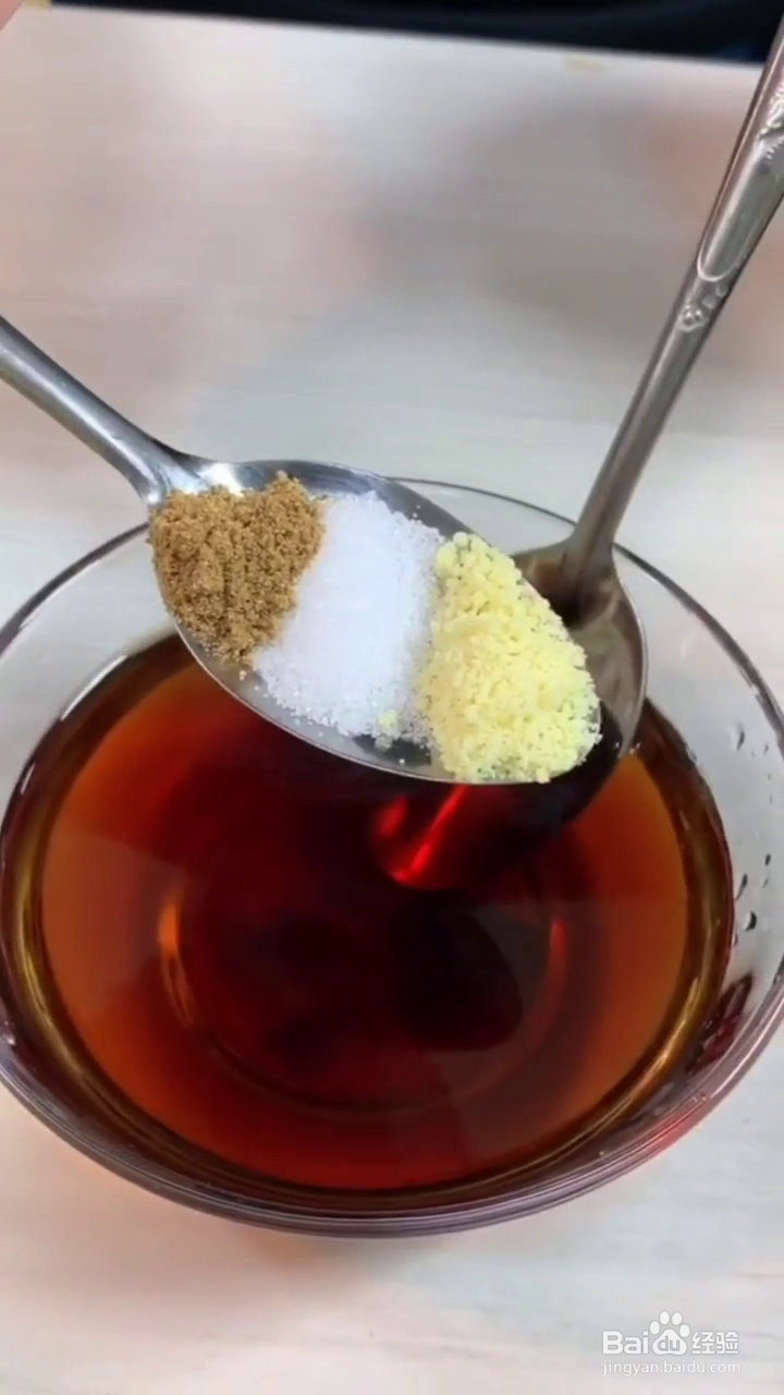 如何用土豆和五花肉制作好吃的“排骨”？