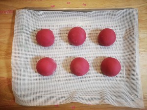 养生食补草莓甜菜板栗包松软香甜的做法