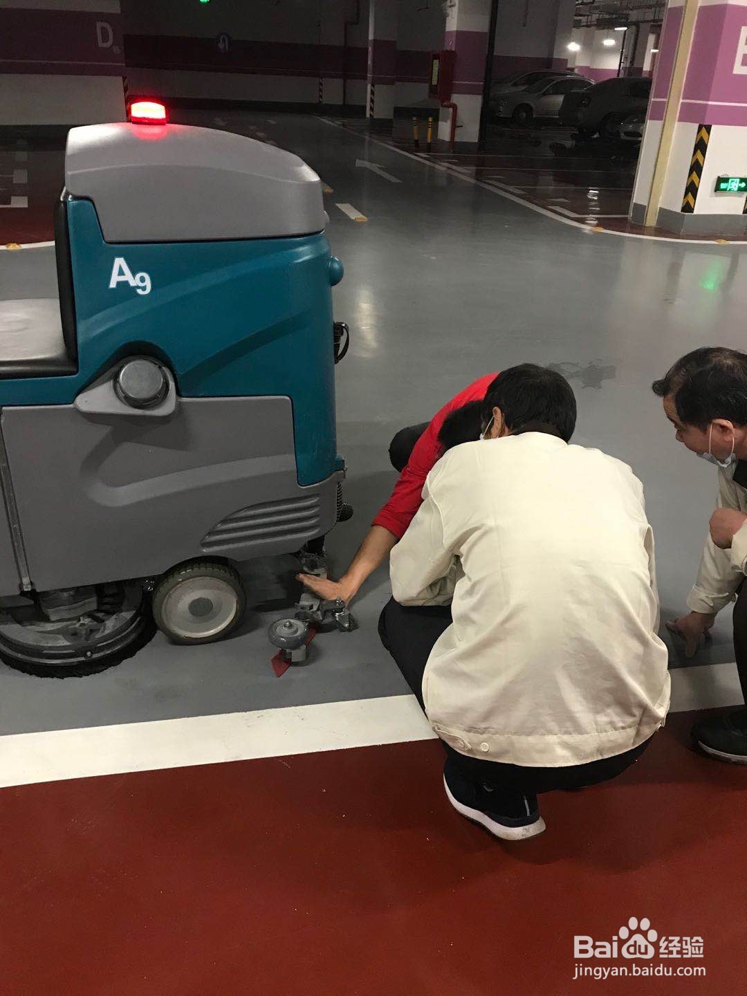 洗地机吸水扒压力怎么调