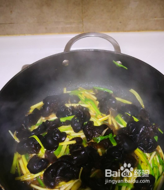 美味木耳炒蒜苗