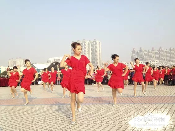 如何学跳广场舞？怎么跳广场舞能减肥？