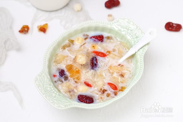 怎么做银耳桃胶莲子羹