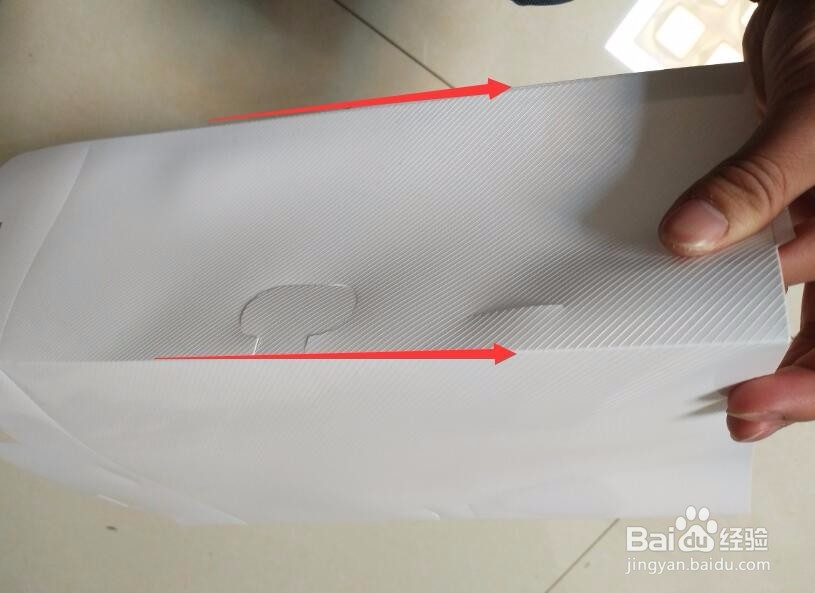 如何折叠塑料鞋盒