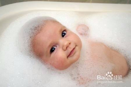 如何给新生婴儿洗澡?