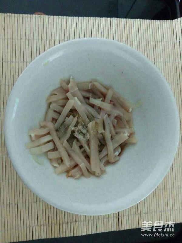 酱香肉丝炒米粉