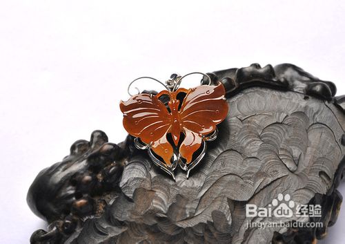 如何表现翡翠首饰的绚丽多彩