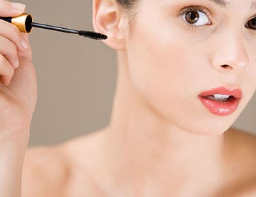 睫毛膏晕染是什么意思