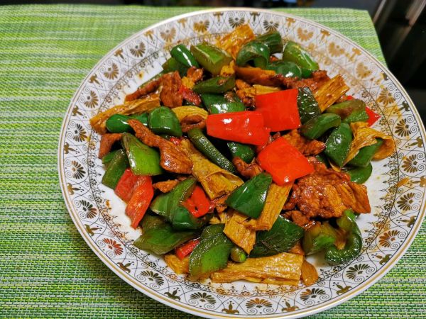 青椒腐竹嫩滑肉片