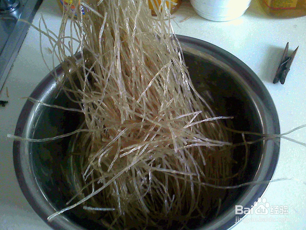 怎样做好炒旱芹菜地瓜粉的备料