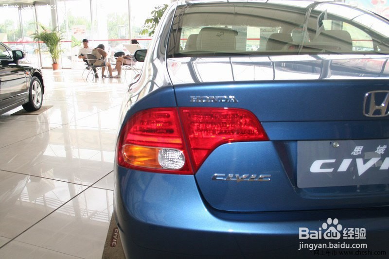 思域尾灯怎么拆