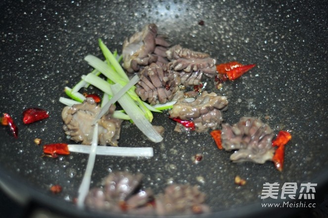泡姜炒鸡胗魔芋
