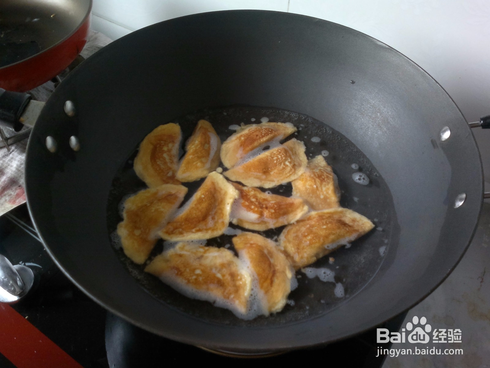 如何用炒瓢制作蛋饺