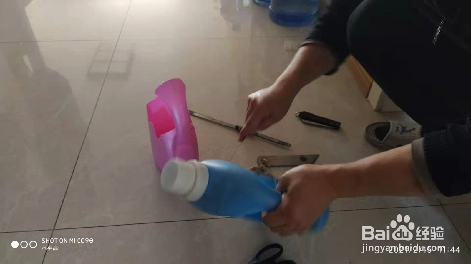 洗衣液瓶制作花瓶的方法