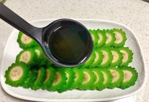 苦瓜酿香蕉的做法