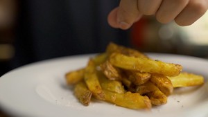 咸蛋黄薯条的做法